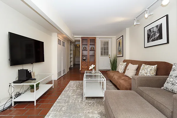 Sold by Leslie J. Garfield | media 20