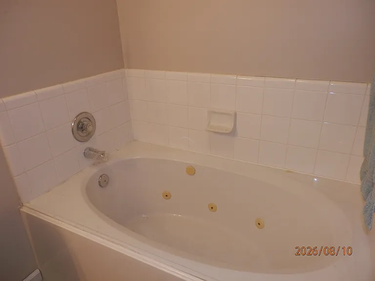 Primary bathroom has jetted tub