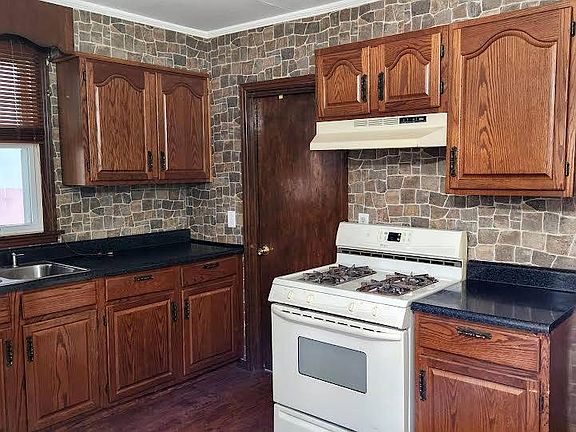 2nd image of 106 Sugarst S 1/2 Lot 40