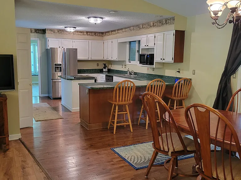 111 Gilford Ter — Photo 9