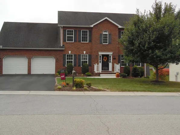 635 Keystone Dr NW, Christiansburg, VA 24073