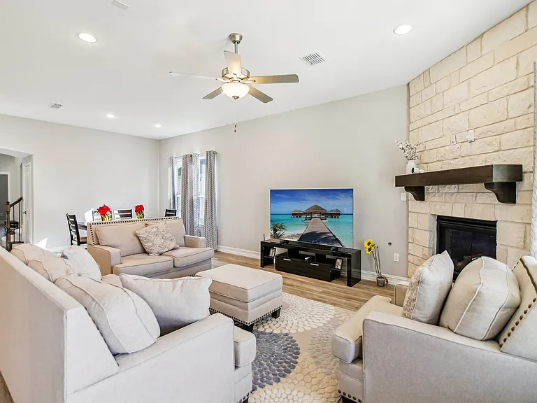 1512 Quentin Dr — Photo 7