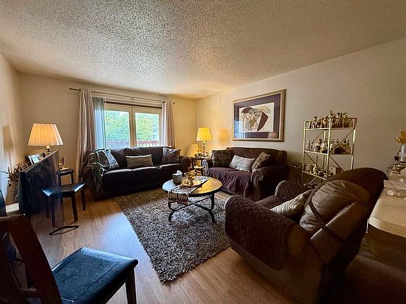 3rd image of 25 Lincoln Ave APT 13