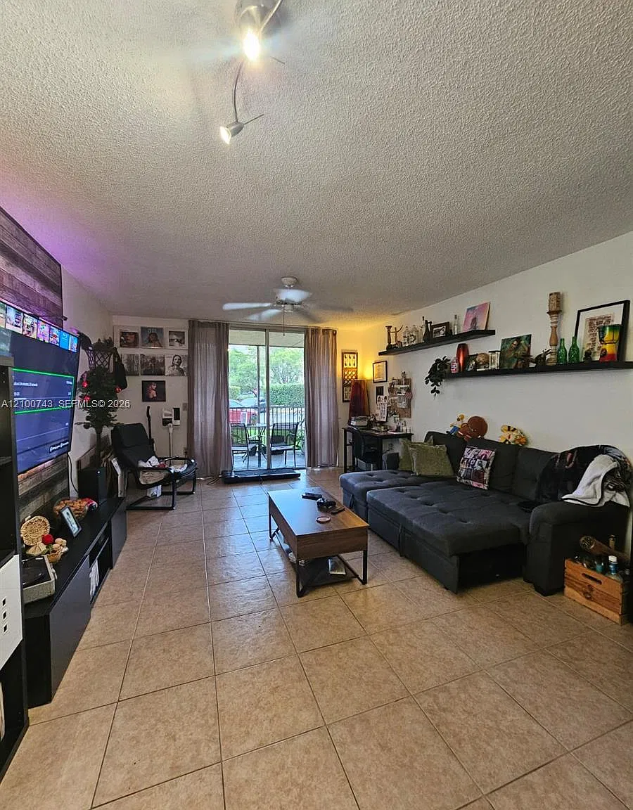 Las Vistas At Doral Condo — Photo 3