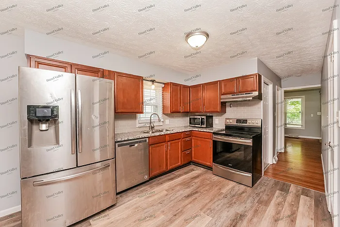 394 N Hawkins Ave — Photo 6