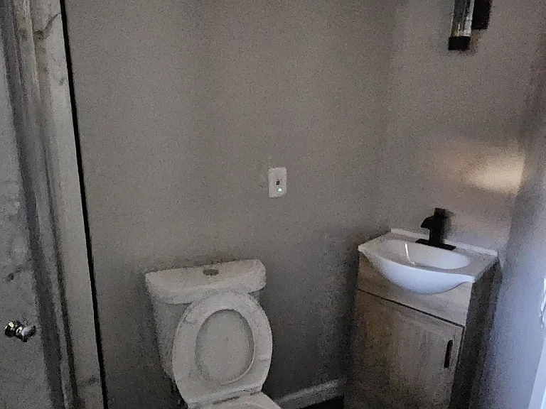 767-769 E 26th St #1A — Photo 3