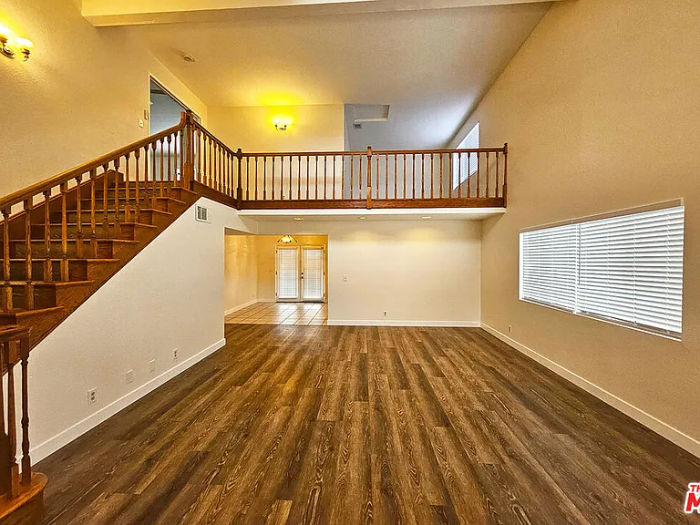 7556 Thousand Oaks Dr — Photo 4