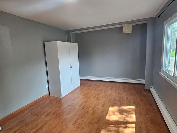 3rd image of 9S101 Lake Dr APT 102