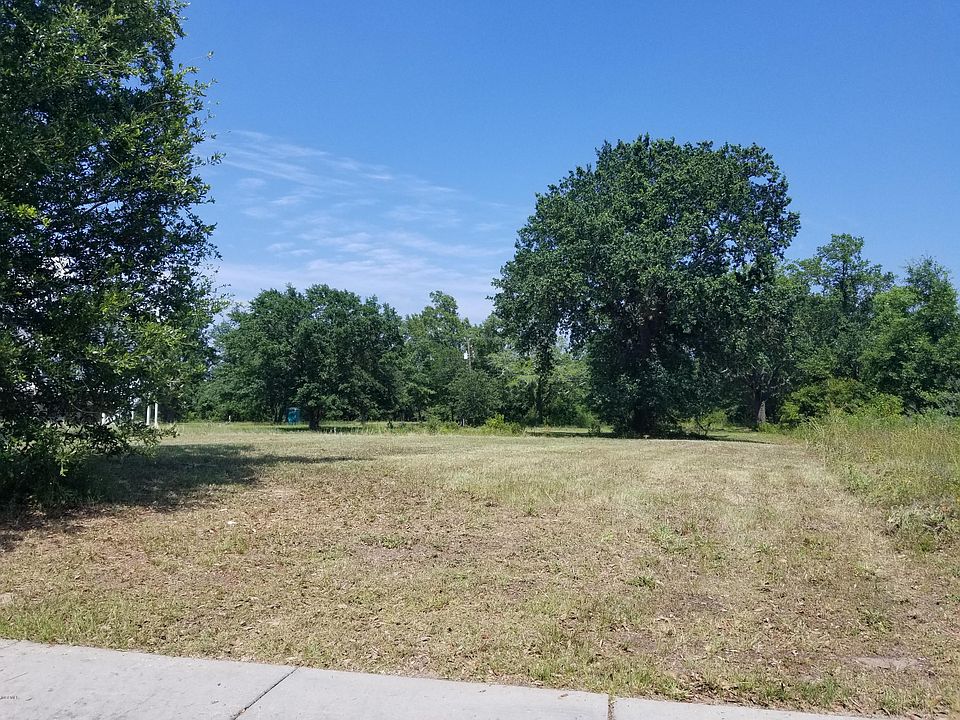 2nd image of 124 Destiny Oaks Dr
