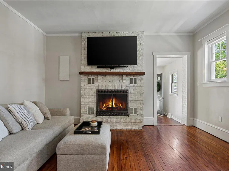 158 Lafayette Rd — Photo 9