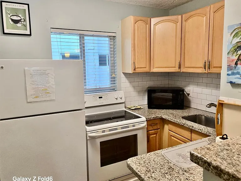 3225 NE 16th St #9A — Photo 3