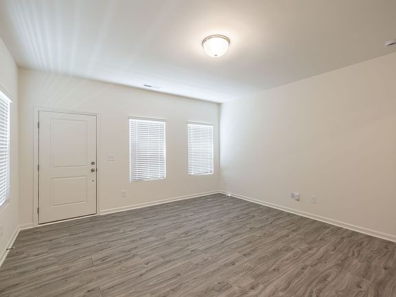 4th image of 414 Kinnerton Pl