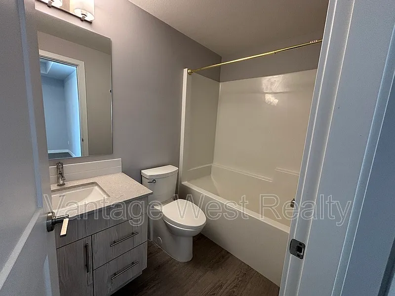 2 bed, 2.0 bath, 781 sqft, $2,095 — Photo 4