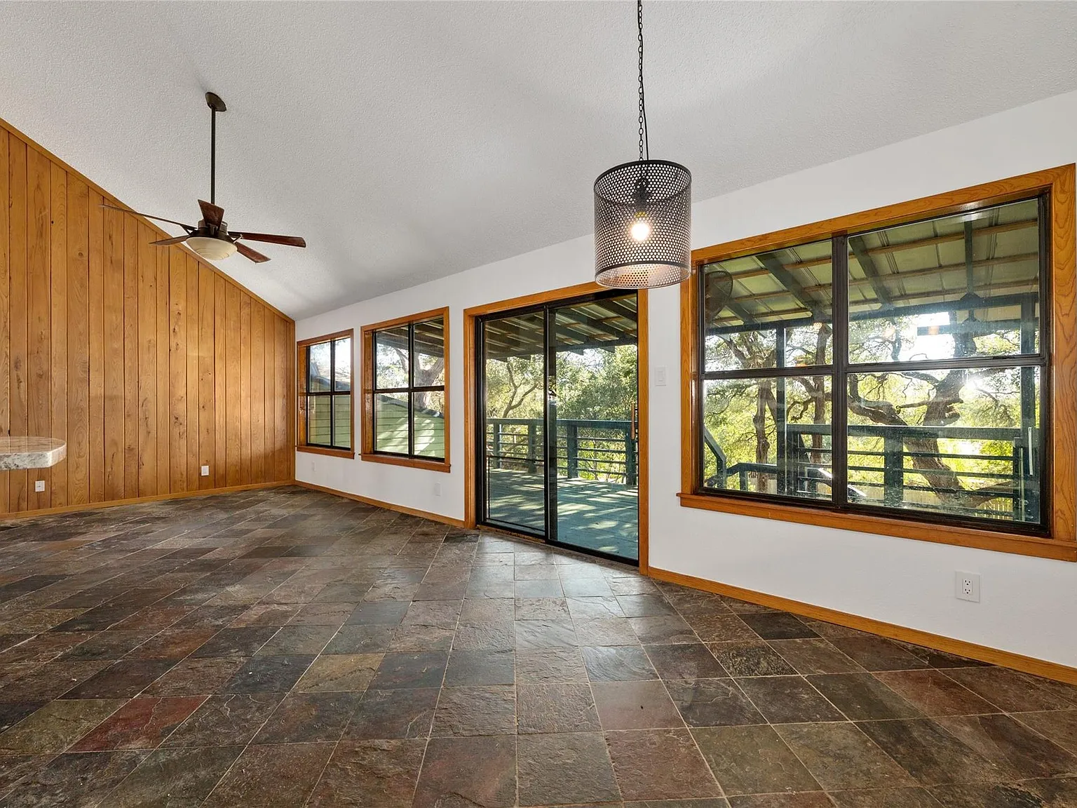 3 bed, 2.0 bath, 1217 sqft, $2,200 — Photo 4