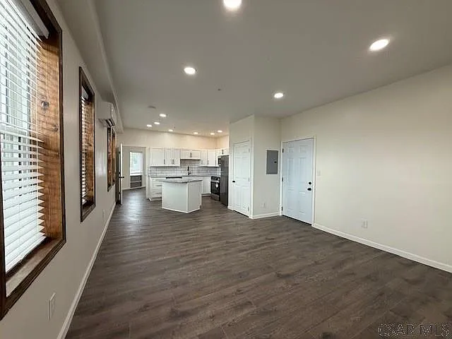 1800 Graham Ave #3 — Photo 3