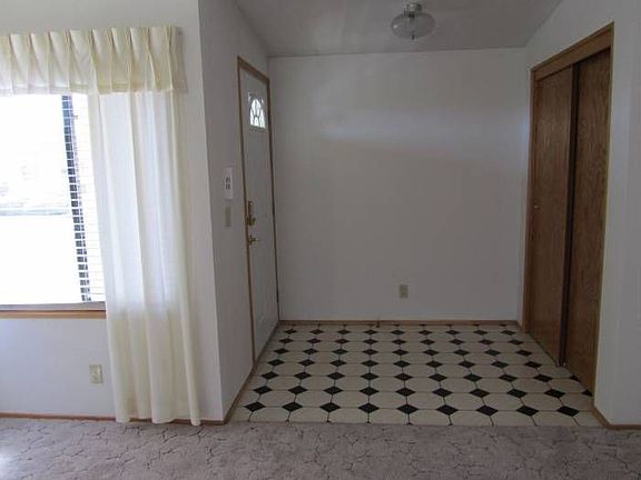 5th image of 2240 W Broadway Ave Unit 135