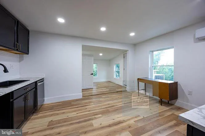 209 E Martin St — Photo 3