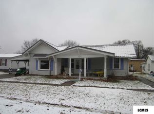516 W Arch St, Mason City, IL 62664