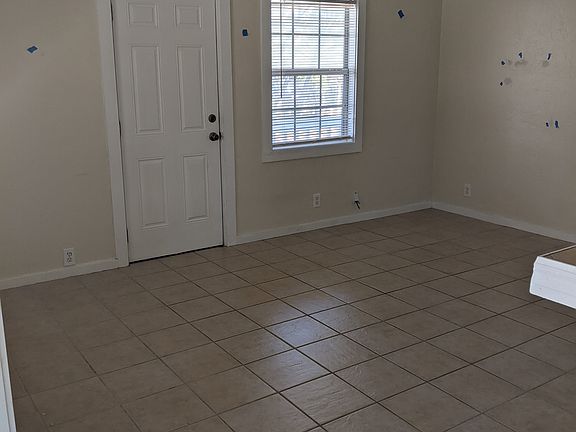 5th image of 127 W Gardiner Ct Floor 2