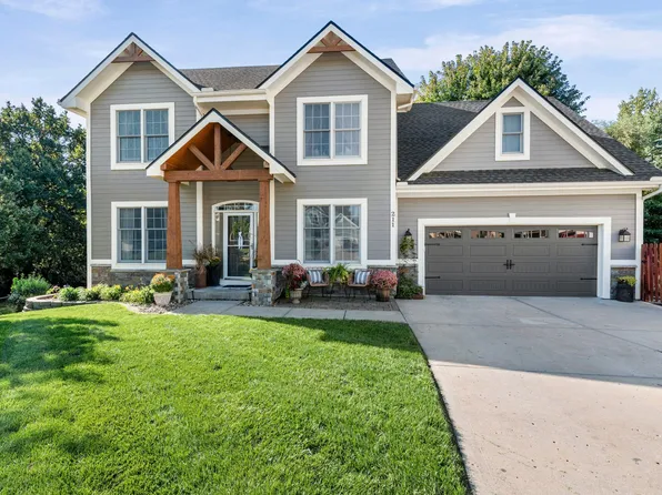 211 Surrey Ct, Smithville, MO 64089
