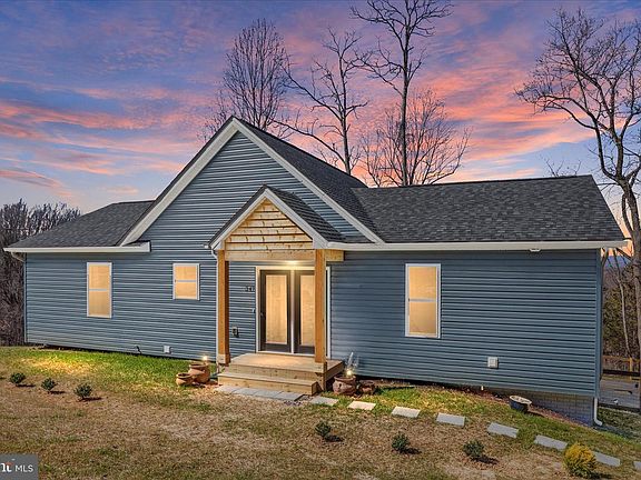 4th image of 347 Riley Ct