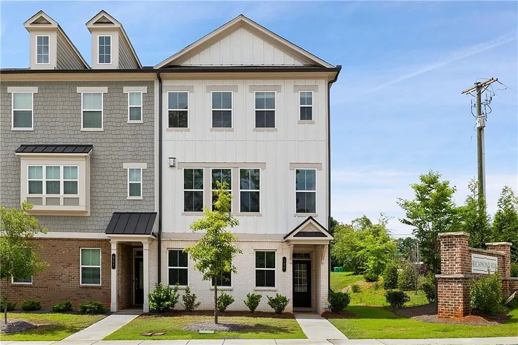 4 bed, 3.5 bath, 2267 sqft, $2,900 — Photo 1