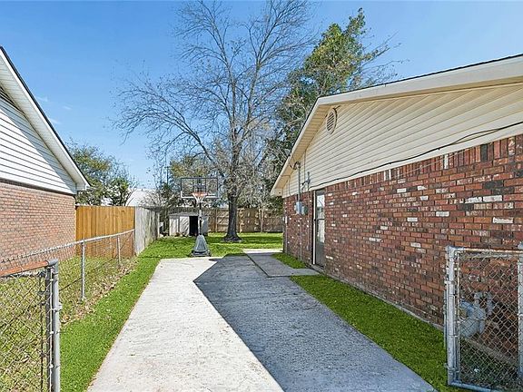 2nd image of 108 Chantilly Ln
