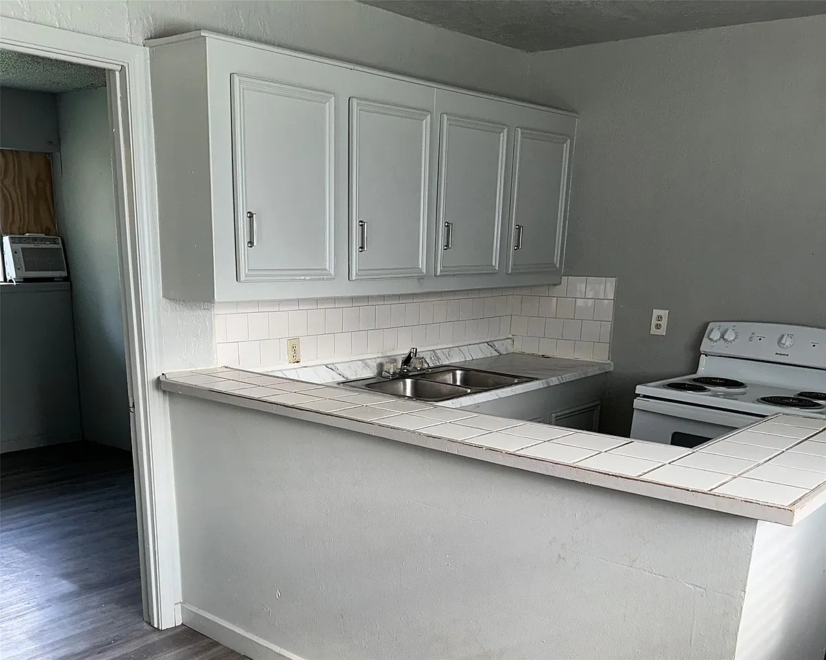 Building Photo - 5409 Suez St #3