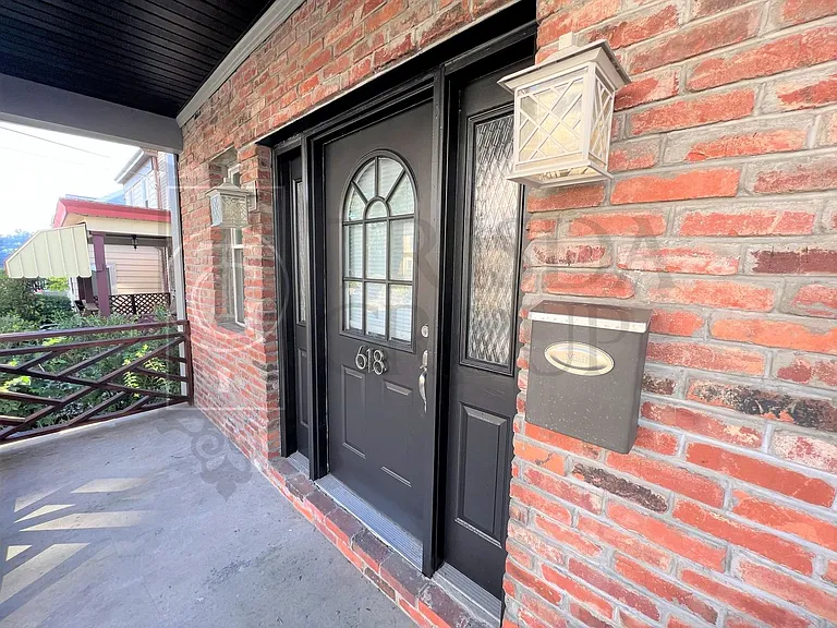 618 Southern Ave — Photo 3