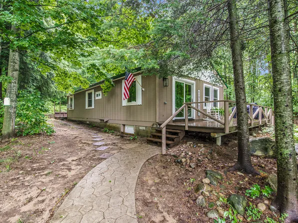 1309 Wildwood Trl, Vanderbilt, MI 49795