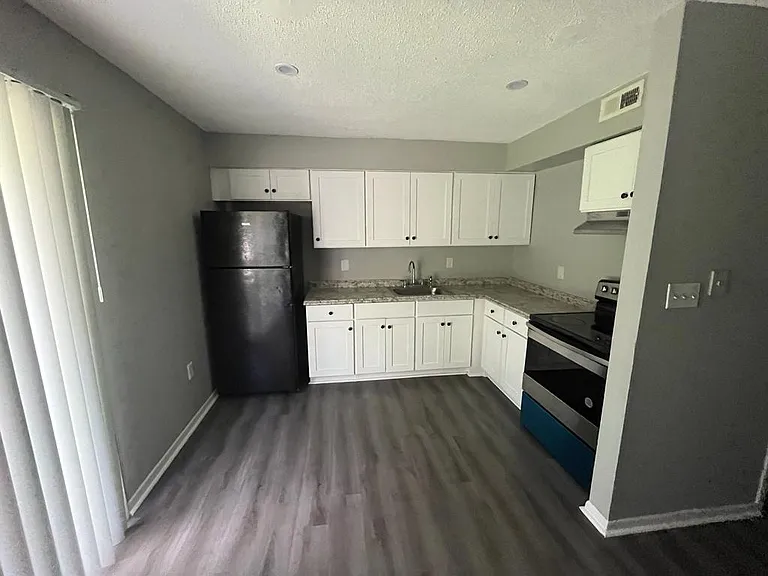 The Lucerne Apartments — Photo 19