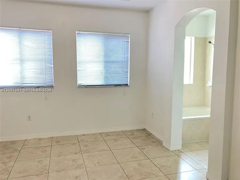 8527 NW 108th Ave #Townhouse 4-41 — Photo 2