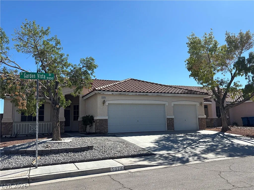 3 bed, 2.5 bath, 1904 sqft, $1,950 — Photo 2