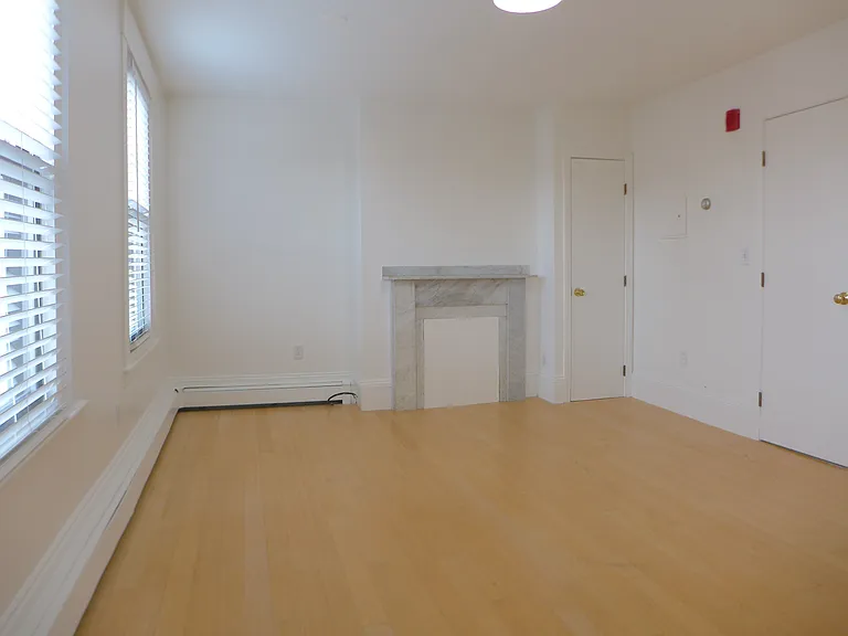 14 Milford St — Photo 3