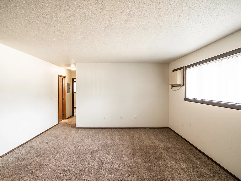 Rosser Apartments — Photo 7