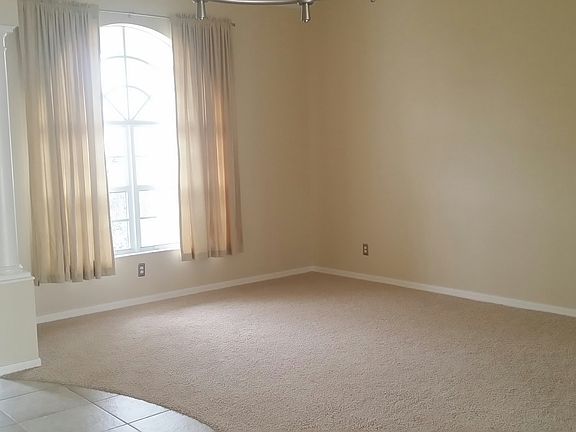 3rd image of 4652 Varsity Cir