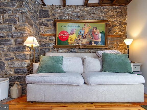 5th image of 10108 Falls Rd