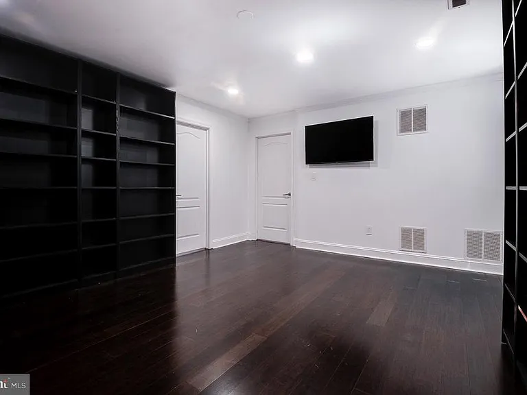 1628 Great Falls St — Photo 13