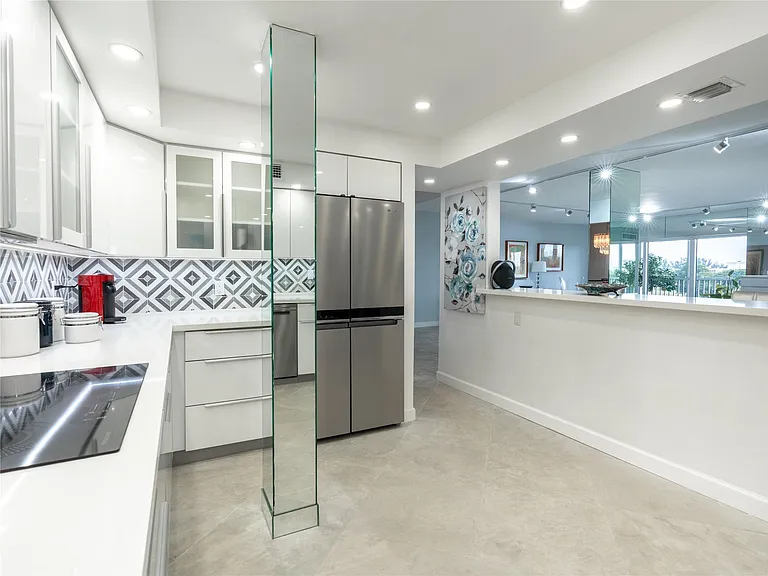 2850 N Palm Aire Dr #601 — Photo 31