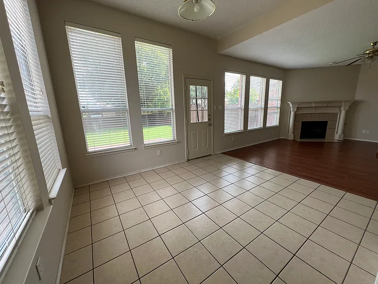 3633 Kimble Dr — Photo 7