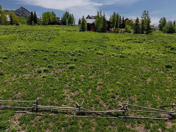 3rd image of 918 Gothic Road