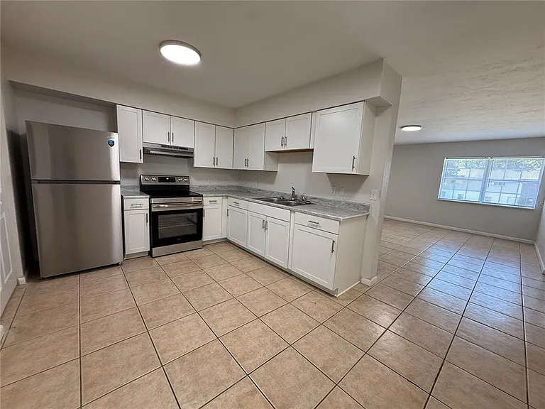 6104 SW 12th Pl #3 — Photo 6