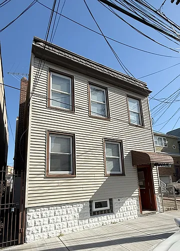 122 Cross St #1 Photo 1