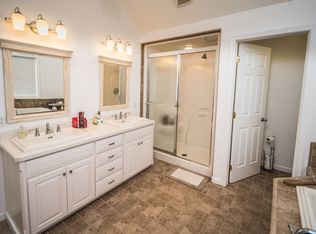 2101 Blytheburn Rd, Mountain Top, PA 18707