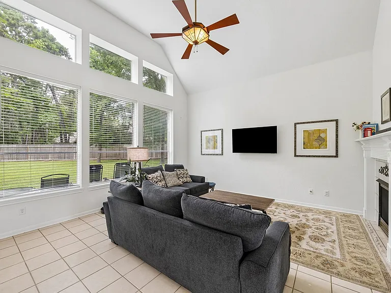 14 Guinevere Pl — Photo 15