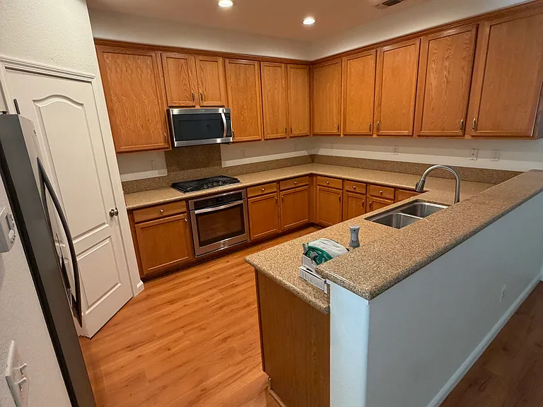 10939 Honeysuckle Way — Photo 5