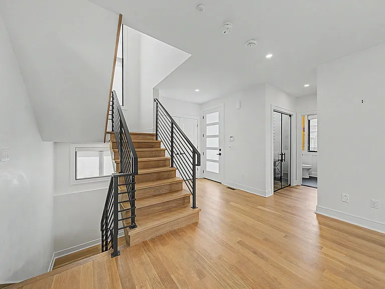 67 Westervelt Pl — Photo 43