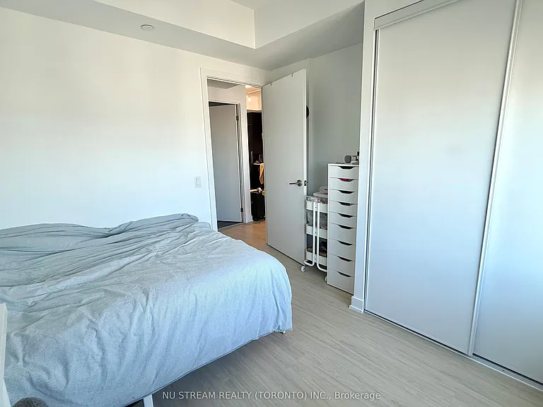 8 Wellesley St W #5010 — Photo 10