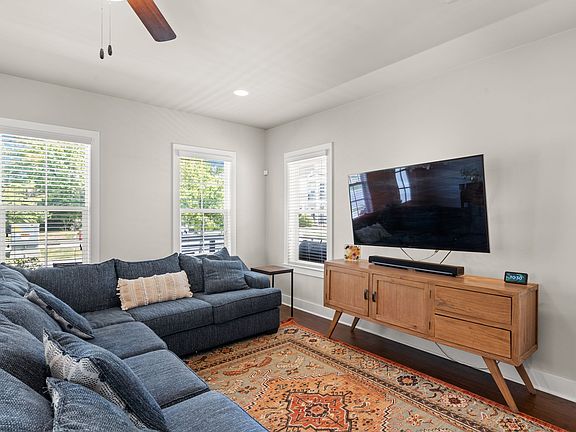 5th image of 711 Cottage Park Dr