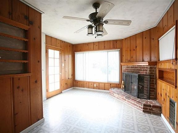 3rd image of 1475 N Farris Ave